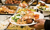 Kinh doanh ngược đời: Thưởng cho khách ăn ít!