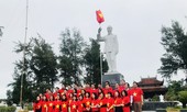 Quanh bức tượng Bác