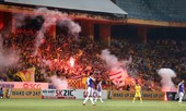 Pháo sáng và 'bóng tối' V-League