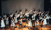Nữ sinh 16 tuổi lan tỏa “Ánh trăng hy vọng”