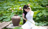'Công chúa tóc mây' phiên bản Việt khoe sắc bên sen