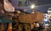Bản tin 8H: Xe ben mất thắng đâm sập nhà dân làm 3 người nguy kịch