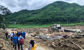 Không biết bơi vẫn cứu 5 người giữa dòng lũ