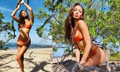 Siêu mẫu nội y Joan Smalls khoe dáng tuyệt mỹ với áo tắm 2 mảnh