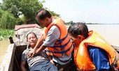 Đội cứu hộ U70 trên sông Vàm Nao