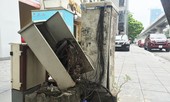 Cận cảnh tủ điện, viễn thông 'bức tử' vỉa hè, thành nơi quay vịt ở Thủ đô