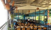 Phạt nhà hàng nổi trái phép trên sông Hồng 60 triệu, yêu cầu di chuyển