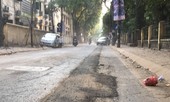 Xót xa nhìn con đường vừa thảm lại bị đào bới, chắp vá giữa Thủ đô
