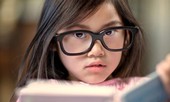 Mẹo giúp đôi mắt cận của bé không tăng độ