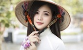 Thiếu nữ xinh đẹp đội nón lá khoe sắc với hoa ban
