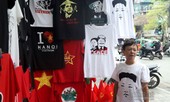 In hình Trump-Kim lên áo phông: Ông chủ trên phố cổ thu tiền mỏi tay