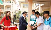 Nam A Bank “Nâng bước đến trường – tháp sang tương lai” cho học sinh dân tộc