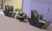 Trao tặng hàng ngàn cuốn sách trong ngày đầu Hành trình Vùng biển đảo