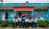 Sách quý đến với cán bộ, chiến sĩ, thanh niên và học sinh huyện Côn Đảo