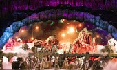 Đạo diễn Hoàng Nhật Nam biến hang động thành sàn diễn thời trang