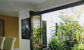 Nhà ở xứ nhiệt đới nên có gì để luôn mát mẻ?