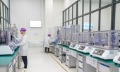 Choáng ngợp dàn robot hiện đại tại nhà máy sản xuất điện thoại Vsmart