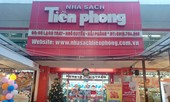 Ông già Noel giao quà miễn phí cùng ngàn quà tặng tại Nhà sách Tiền Phong