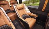 Đi Limousine 'xưa' rồi, giờ trên khoang Hạng Thượng Đỉnh mới 'sang'