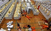 Hàng chục nhân viên kiểm phiếu chết vì kiệt sức trong cuộc bầu cử Indonesia