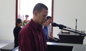 Bắt lên trụ sở công an làm việc còn lấy trộm điện thoại của công an