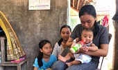 Mẹ mất vì sét đánh, nữ sinh tất tả về cho em ăn sau mỗi buổi thi