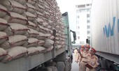 Bắt ô tô quá tải 200%, lái xe cầm hung khí chống CSGT