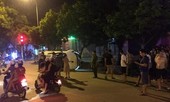 Nghi án xe bán tải vượt đèn đỏ, cố ý đâm 2 người đi trên xe máy ngược chiều