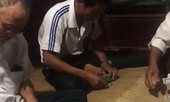 Tạm đình chỉ Bí thư và Phó Chủ tịch xã bị quay clip đánh bài ăn tiền ở công sở