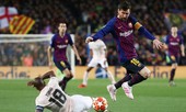 Thảm bại trước Barca, cổ động viên M.U 'hỏi tội' Ashley Young