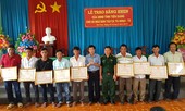 Tặng bằng khen cho 9 ngư dân Việt Nam cứu ngư dân Philippines gặp nạn trên biển