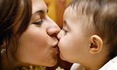 Cha mẹ chết lặng vì 'truyền' cả bệnh lậu, viêm gan cho con qua hành động này