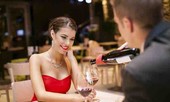 Vợ trẻ nức nở cầu xin chồng 'gánh giúp' nợ tình phí vì bao trai đẹp