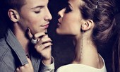 Vợ trẻ đẹp khóc hết nước mắt vì không thể ngờ lý do chồng cặp bồ