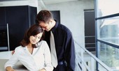 Sự thật trong chiếc điện thoại bị chồng quên ở nhà khiến vợ chết lặng