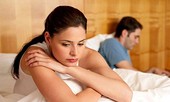 Vợ ôm bầu cùng gã hàng xóm rồi nức nở khóc tố tội người tình 'chạy làng'
