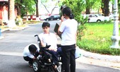Nỗ lực của nam sinh Huế: Làm bài thi trên xe lăn
