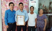 Trả lại túi xách chứa gần 50 triệu đồng cho người đánh rơi