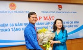Bốn cán bộ T.Ư Đoàn nhận Kỷ niệm chương 'Vì sự nghiệp giáo dục'