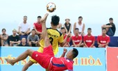 Tròn mắt với tuyệt kỹ 'xe đạp chổng ngược' trên bãi biển Nha Trang