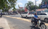 Nhớt loang cả trăm mét trên đường, nhiều xe ngã dúi dụi