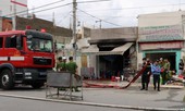 Quán cơm bốc cháy nghi ngút sau tiếng nổ lớn, 2 người bị thương nặng