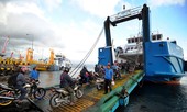 Chìm phà ngoài khơi Indonesia, 15 người thiệt mạng