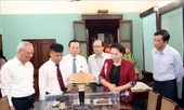 Lãnh đạo Quốc hội dâng hương tưởng niệm Hồ Chủ tịch