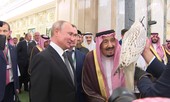 Thăm Ả Rập Saudi, ông Putin tặng Vua Salman chim ưng Kamchatka cực hiếm