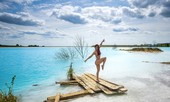 Hồ nhiễm độc thành điểm nóng ‘check-in’