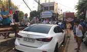 Phạt tài xế đỗ ô tô trên đường ray 4 triệu đồng