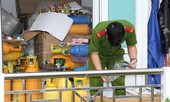 Phát hiện gần 80 bình khí bóng cười trên ô tô tải