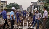 Cận cảnh đục thông vòm cầu đá ‘trăm tuổi’ trên phố Phùng Hưng