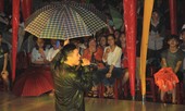 Xúc động các ca sỹ, nhóm nhạc múa, hát trong mưa tặng sinh viên